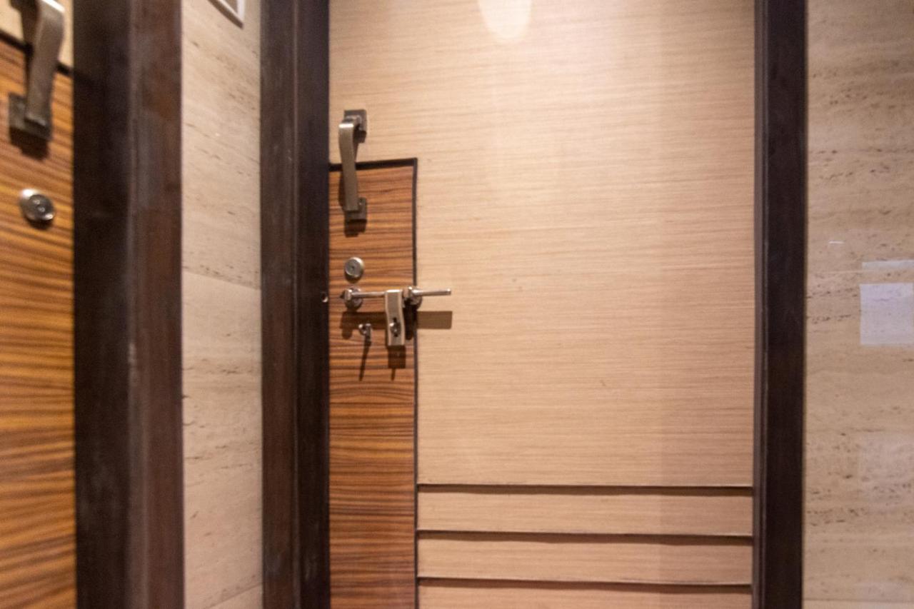 Osi Apartments Bandra West Мумбаи Экстерьер фото